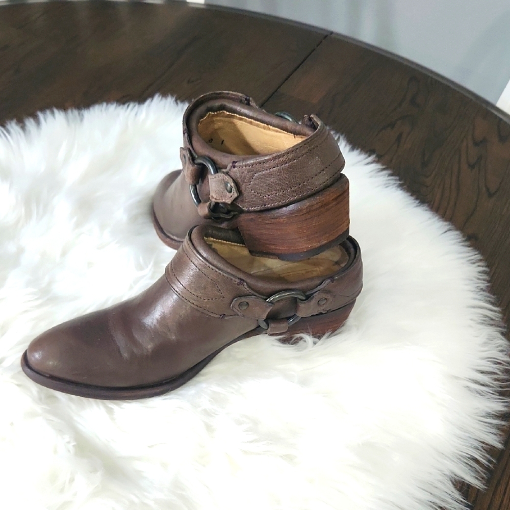 Frye Carson leather harness clogs / mules sz. 8